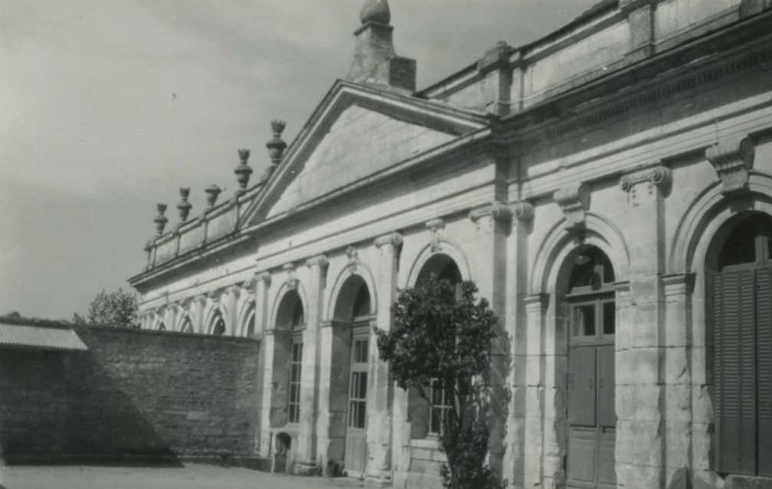 Château (ancien) : orangerie, façade ouest, vue partielle