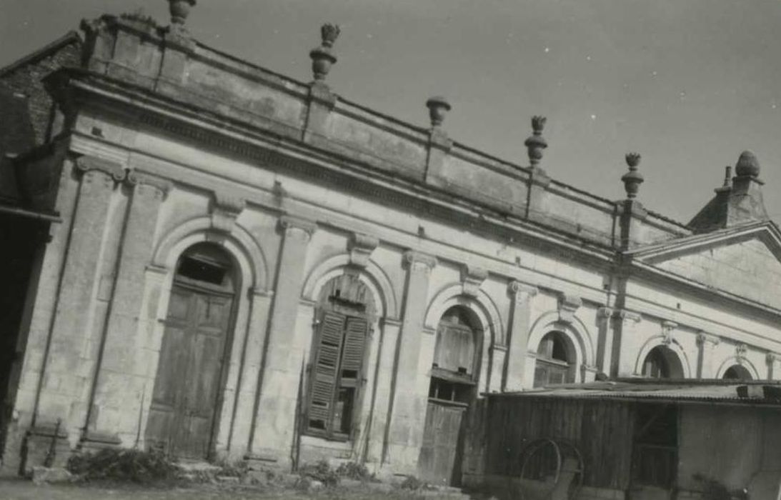 Château (ancien) : orangerie, façade ouest, vue partielle