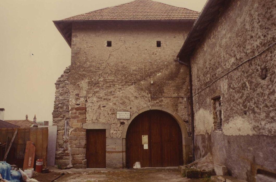 Prieuré : façade ouest, vue générale