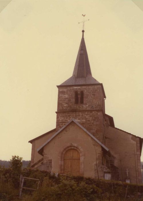 Eglise du hameau de Saint-Jacques : façade occidentale, vue générale