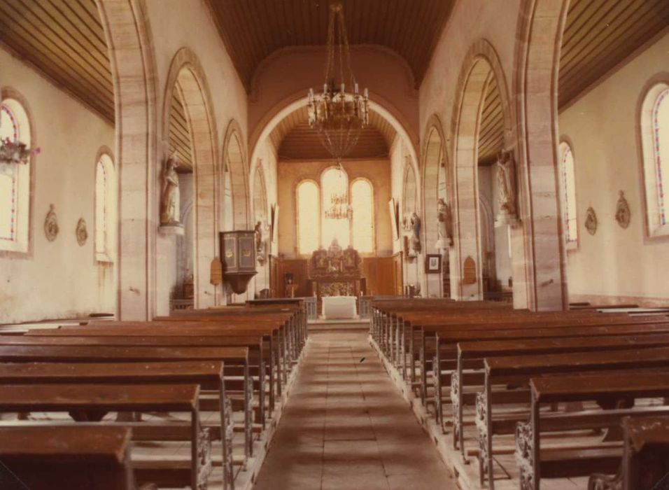 Eglise du hameau de Saint-Jacques : nef, vue générale