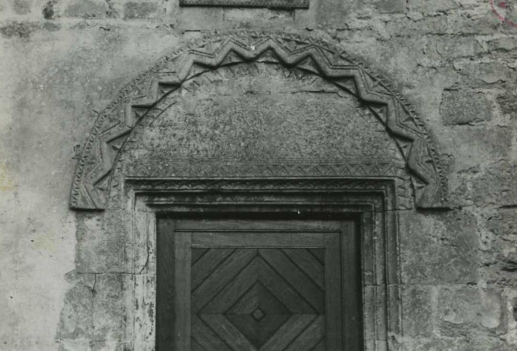 Eglise Notre-Dame : portail occidentale, vue partielle