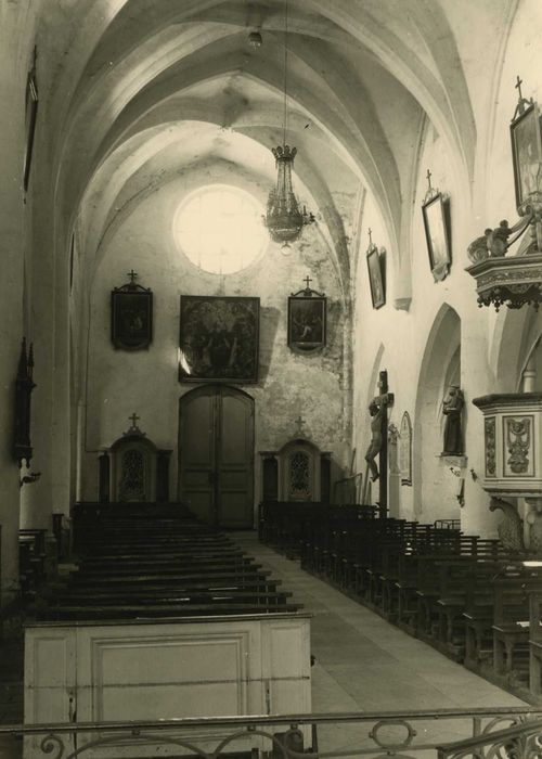 Église Saint-Bénigne : nef, vue partielle - © Ministère de la Culture (France), Médiathèque du patrimoine et de la photographie, tous droits réservés