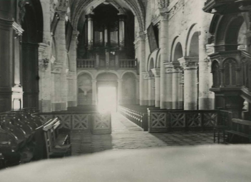 Abbaye (ancienne) : église abbatiale, nef, vue générale