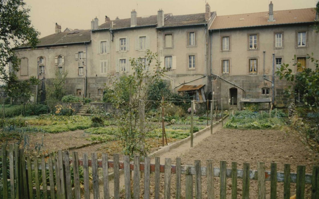 Abbaye (ancienne) : ancien couvent, aile nord et ouest, façade, vue partielle