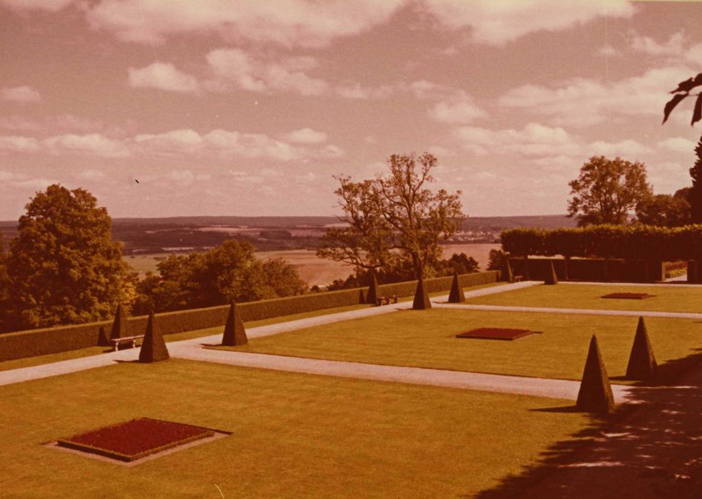 Château de Bourlémont : jardin est, vue générale