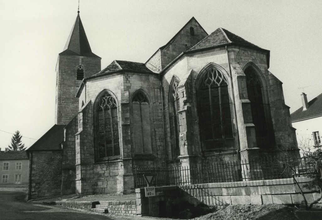 Eglise Sainte-Libaire : chevet, vue générale