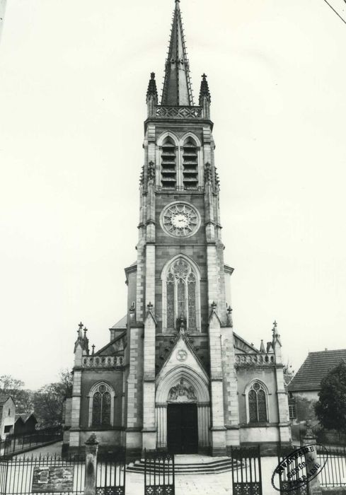 Basilique Saint-Pierre-Fourier : façade occidentale, vue générale