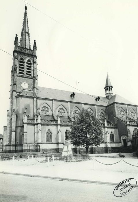 Basilique Saint-Pierre-Fourier : façade latérale sud, vue générale