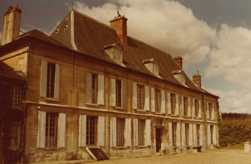 Château : façade est, vue générale