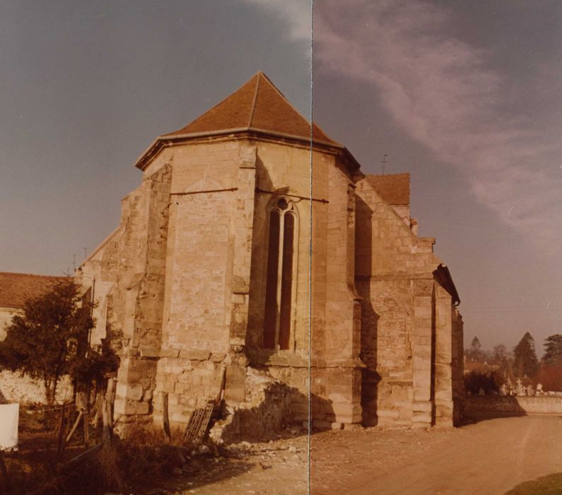 Eglise Saint-Léger : chevet, vue générale