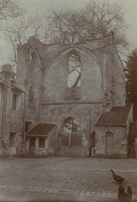 Abbaye d'Hérivaux (ancienne) : église abbatiale, vue partielle des ruines