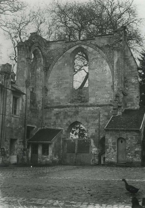 Abbaye d'Hérivaux (ancienne) : église abbatiale, vue partielle des ruines