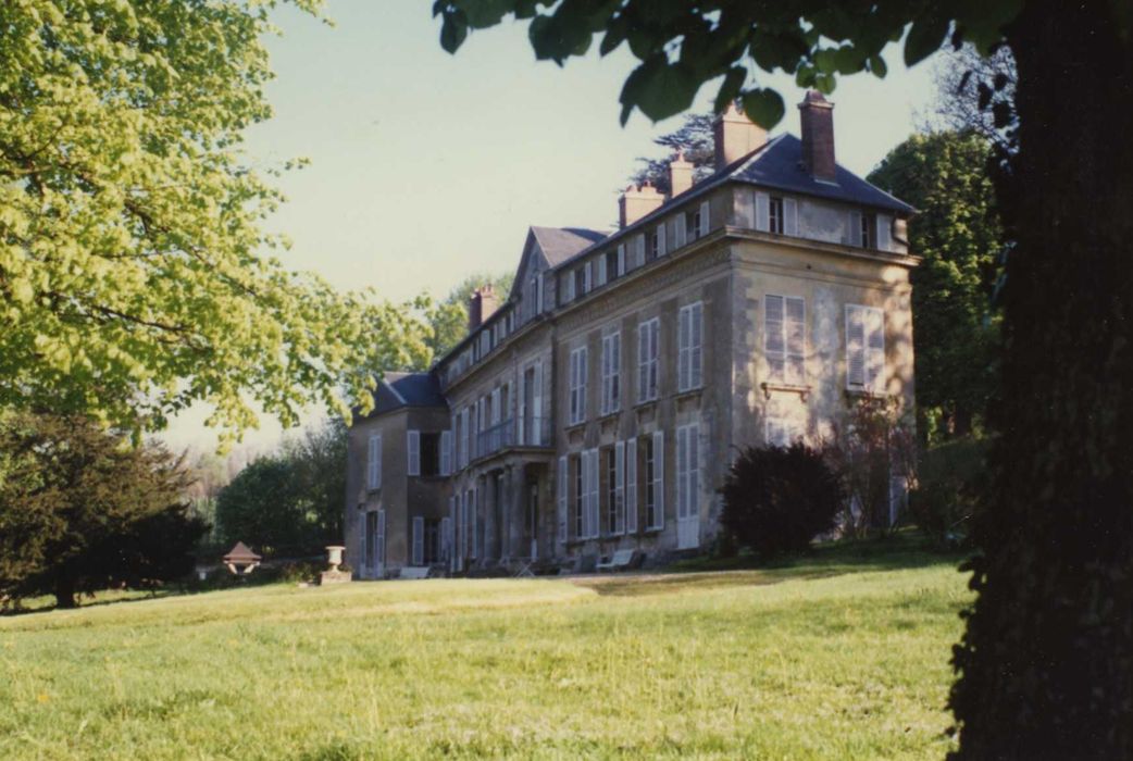 Maison des Bôves : vue générale de la maison depuis le Sud-Est