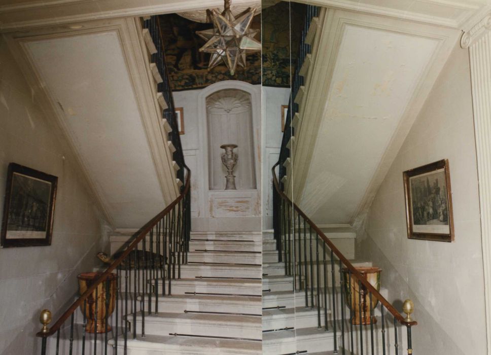 Maison des Bôves : escalier d’honneur, vue partielle