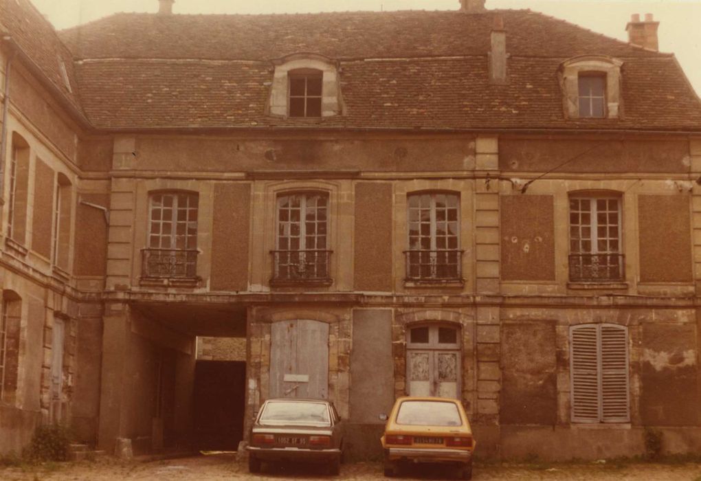 Hôtel de Brière (ancien) : façade nord sur cour, vue générale