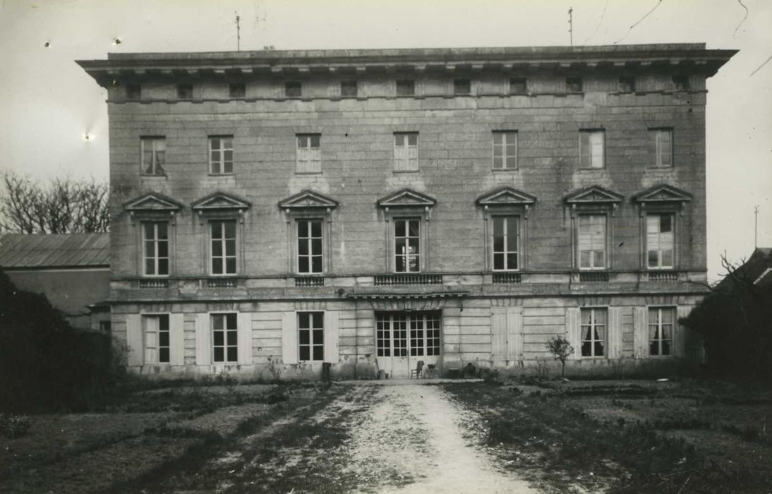 Hôtel de Crosne : façade sur jardin, vue générale