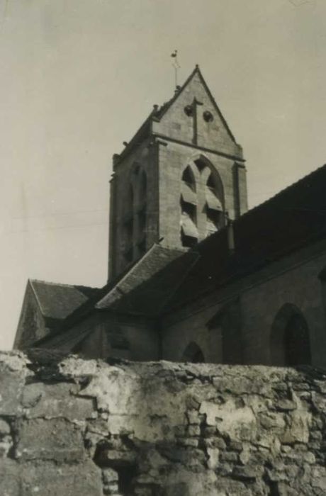 Eglise Saint-Pierre : clocher, vue générale