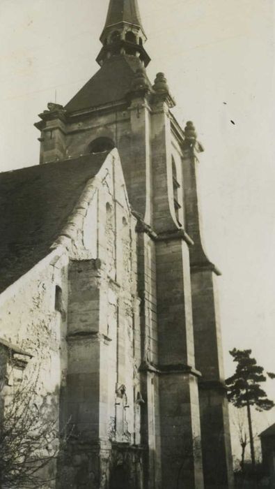 Eglise Saint-Denis : façade occidentale, vue partielle