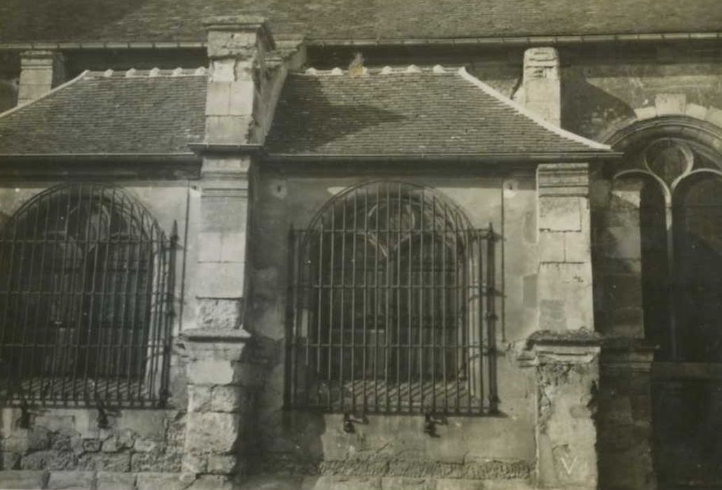 Eglise Saint-Denis : façade latérale sud, vue partielle