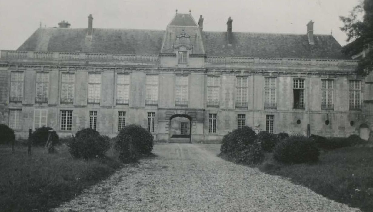 Château : façade ouest, vue générale