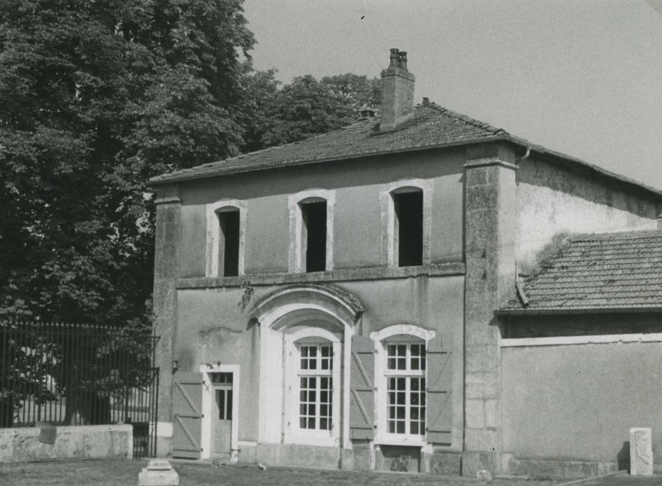 bâtiment annexe sur cour, vue générale