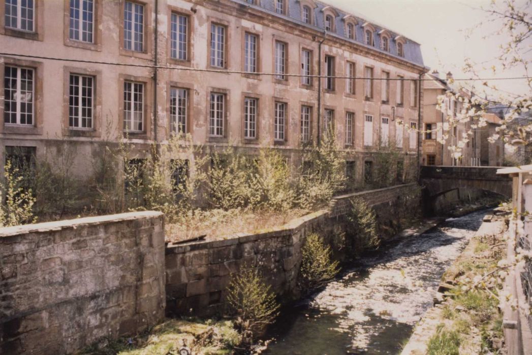 façade nord-ouest, vue partielle