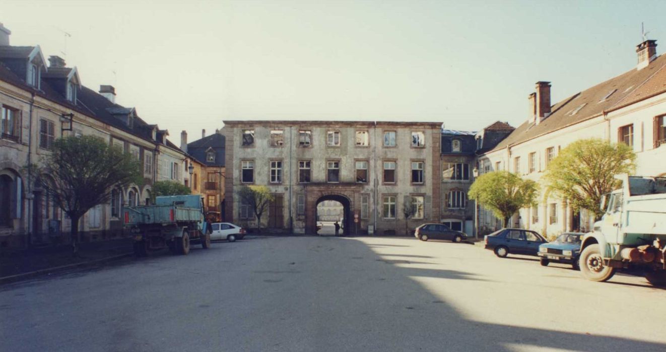 Façade nord-est, vue générale