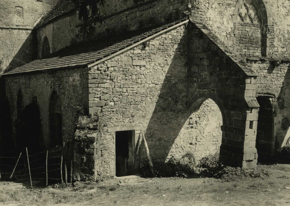 église, façade ouest, vue partielle