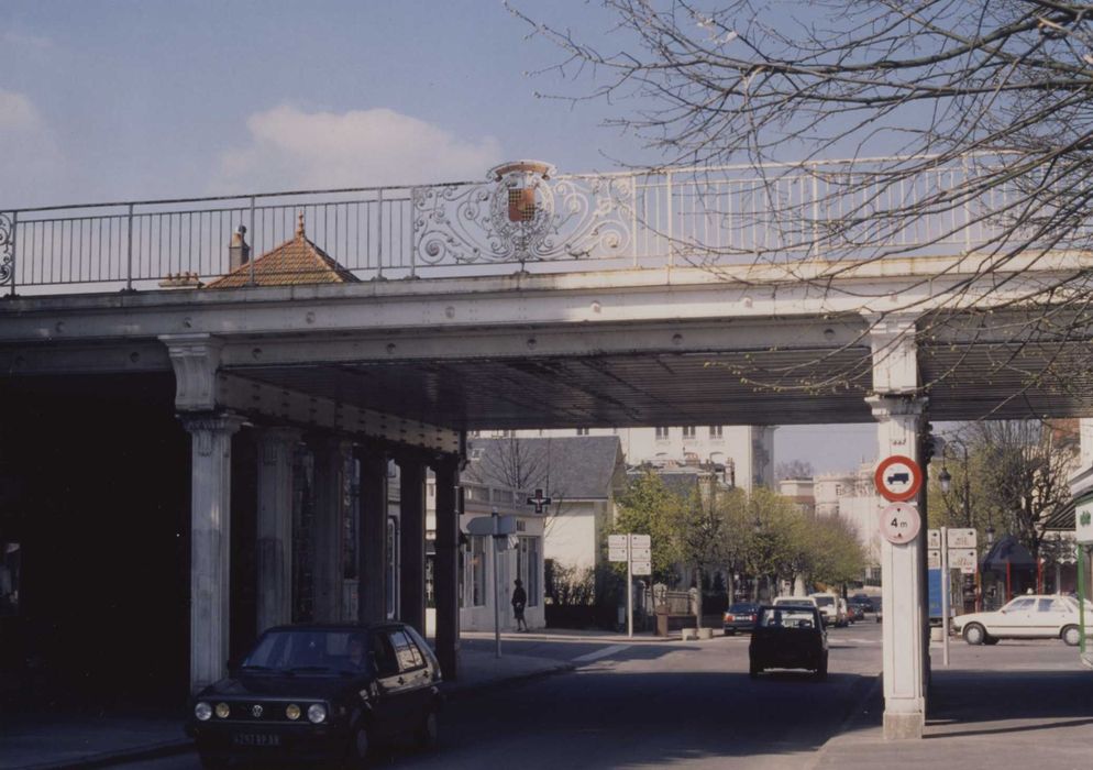 pont du chemin de fer au nord-est de la gare, vue générale