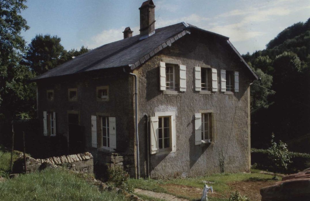 maison de maître située au sud de l’église, façades nord et ouest, vue générale