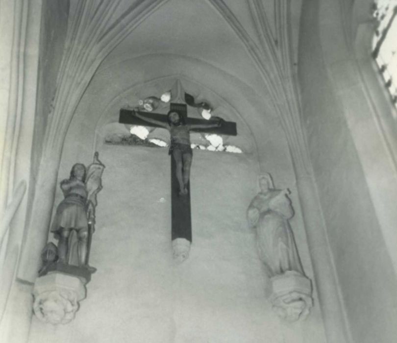 statues : Christ en Croix, saint Jean-Bapriste