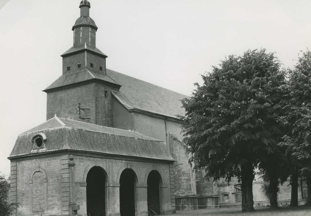 ensemble sud-ouest (église et orangerie de l’ancien prieuré), vue partielle