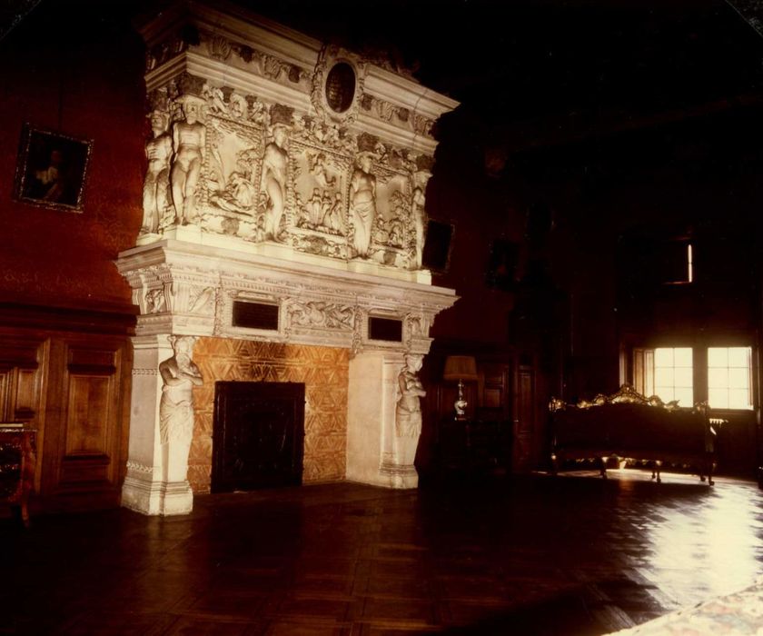 cheminée monumentale de la salle d’honneur, vue générale