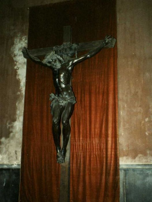 statue : Christ en croix