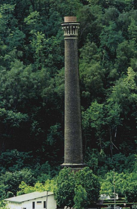 vue générale d’une des deux cheminées (photocopie numérisée)