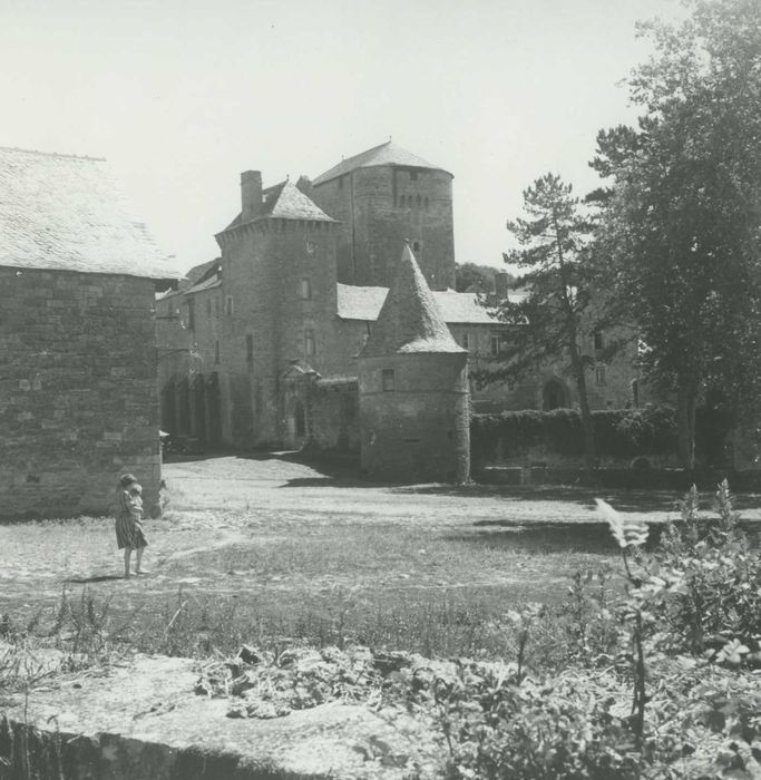 vue partielle du château depuis l’Ouest 