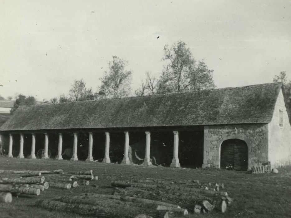 hangar, façade ouest, vue générale