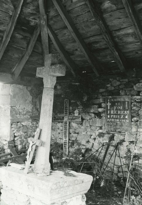 croix situé dans l’oratoire, vue générale