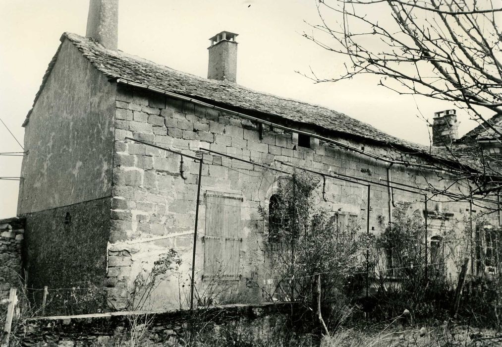 aile nord, façade sud sur jardin, vue partielle