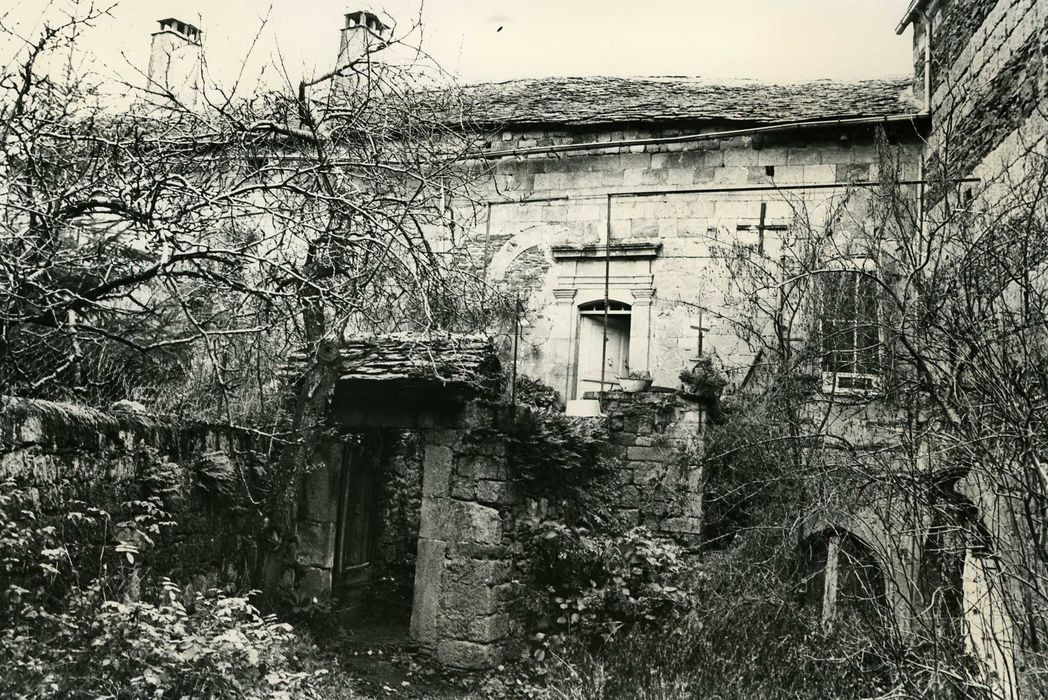 aile nord, façade sud sur jardin, vue partielle