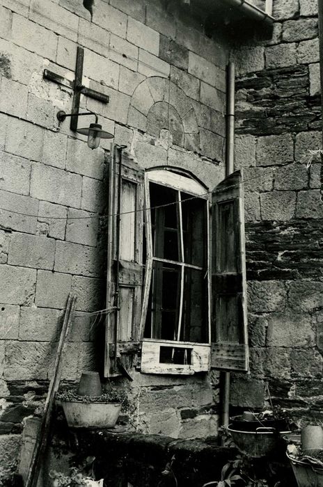 aile nord, façade sud sur jardin, détail d’une baie