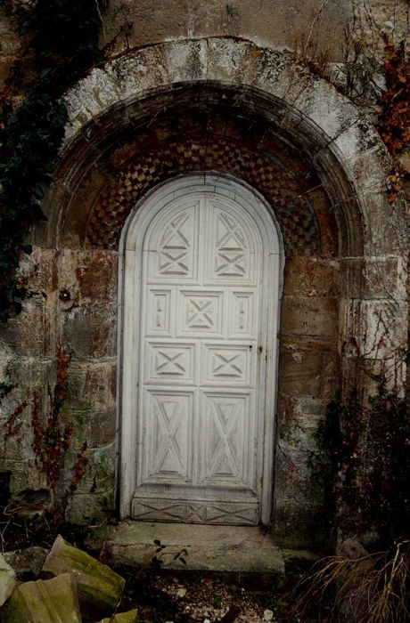 détail de la porte romane