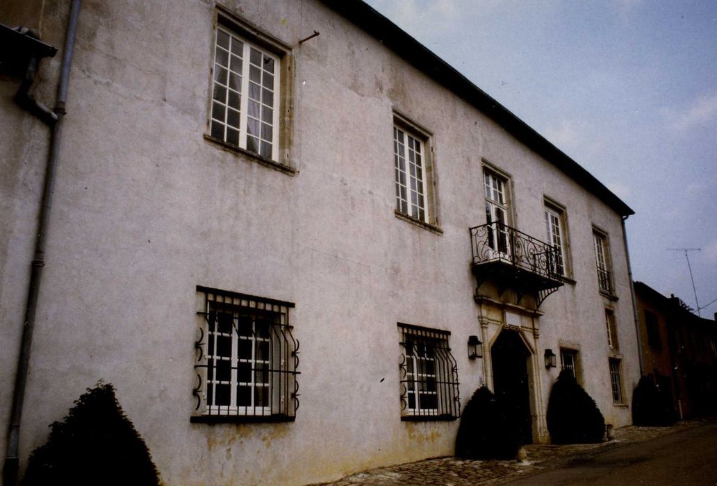 façade sur rue, vue générale