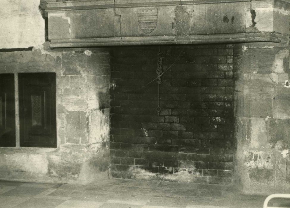 petite salle à manger, cheminée monumentale, vue générale