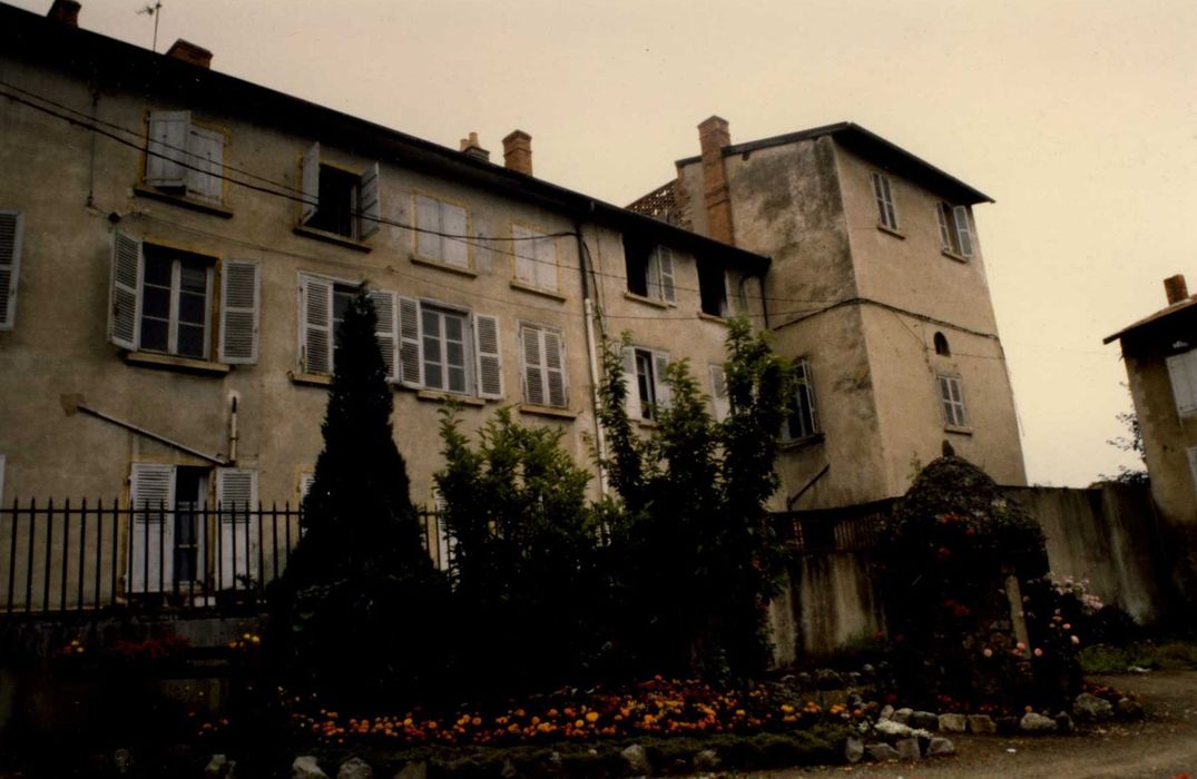 façade sud avec le croisillon du transept, vue générale