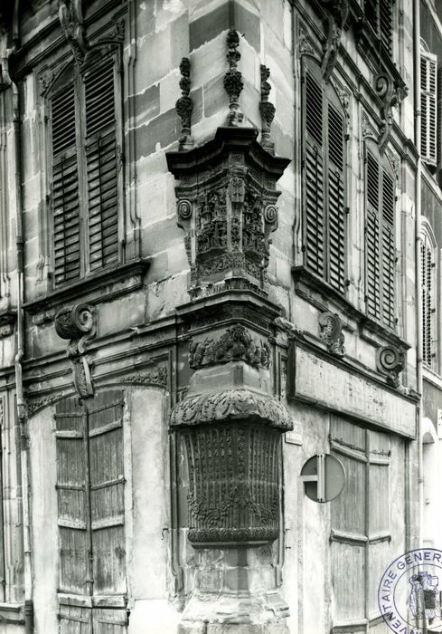 façades sur rue, détail du traitement de l’angle