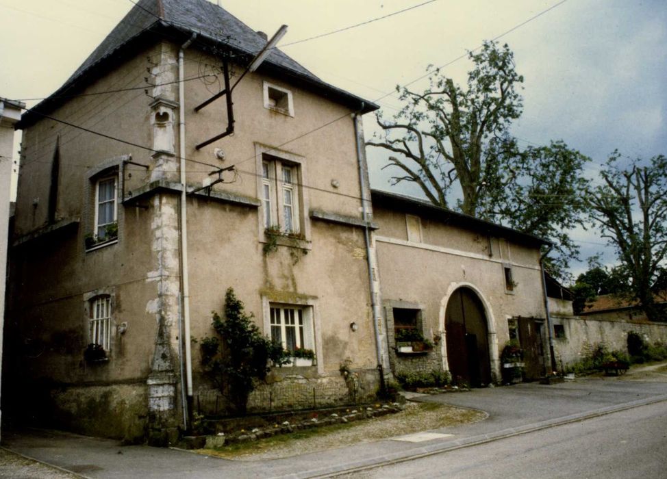 dépendances nord, façade sur rue, vue générale