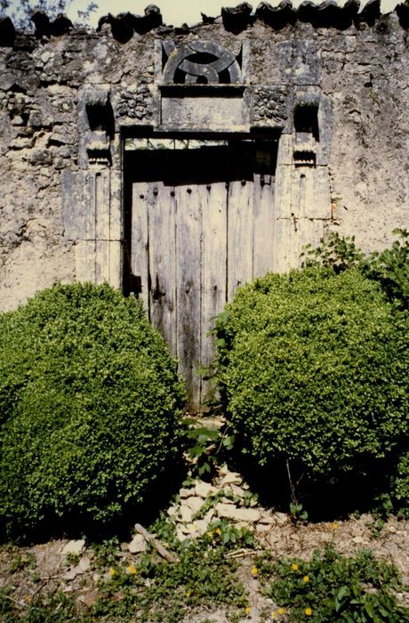 porte d’accès au petit jardin, vue générale