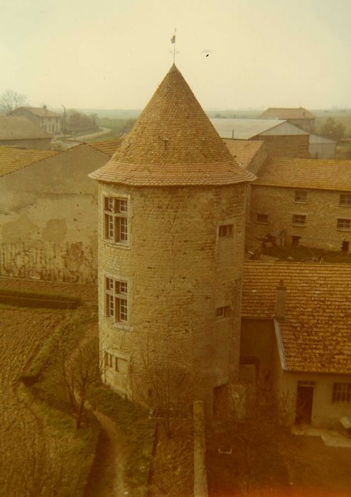 tour isolée ouest, vue générale